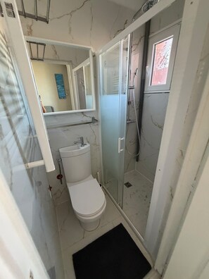 Bathroom - Room 'Unit 1' with Sea View (Cagnes-sur-Mer)