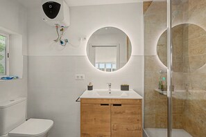 Bathroom - Vacation Apartment 'Fantstico Ático En Las Canteras' with Sea View, Private Terrace and Wi-Fi (Las Palmas de Gran Canaria)