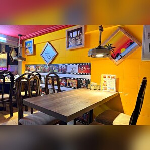 Dining - Roxx Social Hostel (Bangkok)