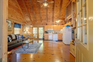 Interior - Smoky Mtn Family Cabin - Near Gsmnp, Dollywood (Sevierville)