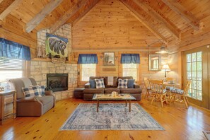 Interior - Smoky Mtn Family Cabin - Near Gsmnp, Dollywood (Sevierville)