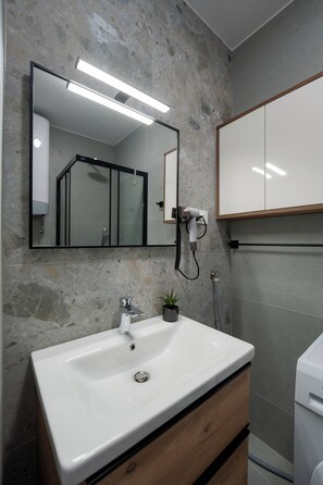 Bathroom - Apartment Mufasa – Elegant Three-bedroom Apartment with Terrace (Novalja)