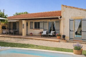 A house with a patio, outdoor seating, a pool, and a garden. - New Listing (Jonquières)