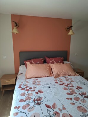 Room - B&B 'Chambre Orange' with Shared Terrace, Shared Garden and Wi-Fi (Champsevraine)