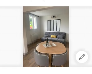 Dining - Guest House 'Anna' with Terrace and Wi-Fi (Pléboulle)