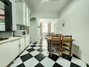 Dining - RAINHA 85-309 (Rio de Janeiro)
