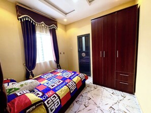 Room - Amazing 3-bedroom apartment in peaceful Abeokuta perfect for your stay. (Abeokuta)