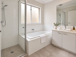 Bathroom - Slow Days on Wellington | A Family Retreat (Yarrabilba)