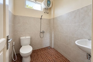 Bathroom - Nice Room (Jakarta Pusat)
