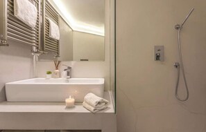 Bathroom - Bramante Collection – Navona Apartment By RHR (ROMA)