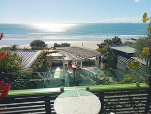 A balcony with a view of the beach and ocean. - Shipwreck Bay beach house, surf and sunsets off the deck (Ahipara)