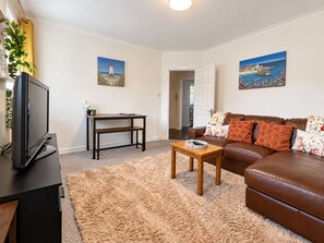 Living area - Squirrels Hideaway | Spacious Flat |Pet friendly| Kingsmore Nature reserve (Carlisle)