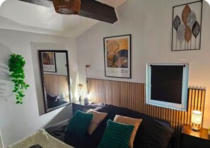 Room - New Listing (Garéoult)