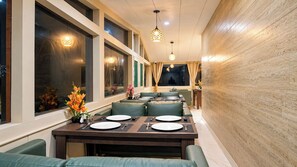 Dining - Hotel Trinetra (Nasogi)