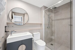 Bathroom - Luxury 60th Floor | Panoramic Gold Coast Views | 2BR (Broadbeach)