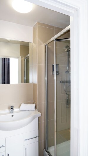 Bathroom - Huge City-Centre Georgian Townhouse, Perfect for Families, Groups & Contractors (Liverpool)