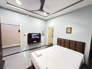 Room - Dhanesh Homestay By ROH (kaziranga)