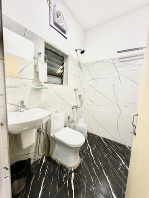 Bathroom - Dhanesh Homestay By ROH (kaziranga)