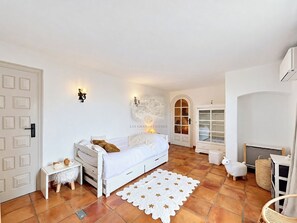 Room - New Listing (La Colle-sur-Loup)