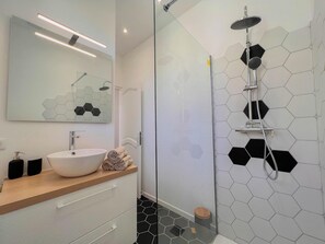 Bathroom - New Listing (Montargis)