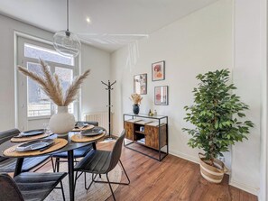 Dining - New Listing (Montargis)