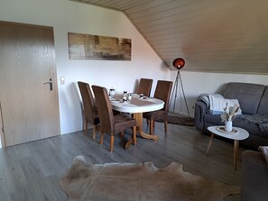 Dining - New Listing (Büren)