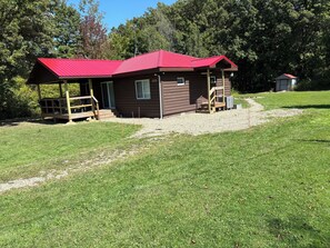 Exterior - Cozy 2-bedroom cabin in peaceful Linesville with AC (Linesville)