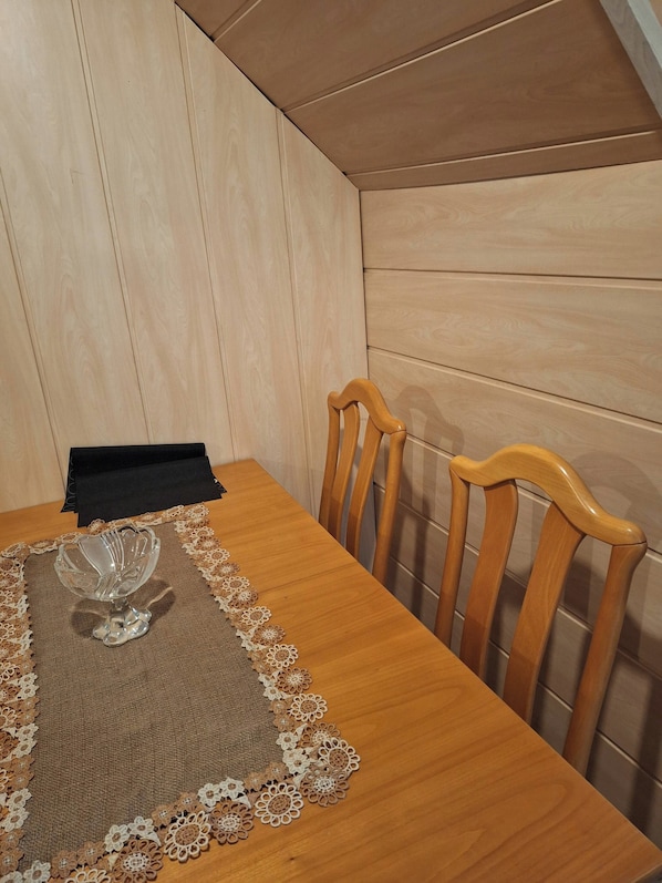 Dining - Room-charming Apartment Rental in Dünfus (Dünfus)