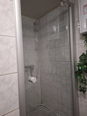 Bathroom - Room-charming Apartment Rental in Dünfus (Dünfus)