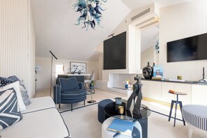 Living area - New Listing (Antibes)