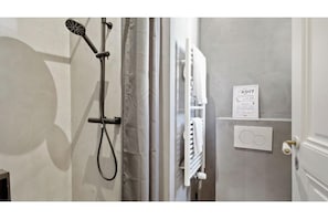 Bathroom - Paris Chic (Paris)