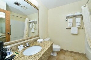 Bathroom - Deluxe Inn Wytheville (Wytheville)