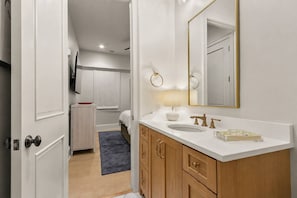 Bathroom - Crimson Waters at Hill House | Golf Cart Optional (Tuscaloosa)