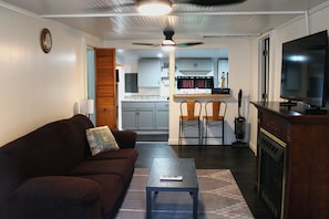Living area - Escape to this cozy 3-bedroom home 2 blocks from beautiful Conneaut Lake Park! (Conneaut Lake)