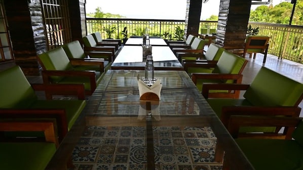 Outdoor dining - OceanRoof Homestay (Sri Vijaya Puram)