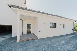 Exterior - New Listing (Eyraud-Crempse-Maurens)