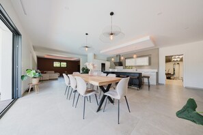 Dining - New Listing (Eyraud-Crempse-Maurens)