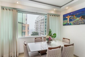 Dining - Apt Moderno e Praia em Copacabana (Rio de Janeiro)