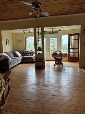 Living area - Charming bungalo in quiet area of Pacific city where you walk 4 blocks to beach (Pacific City)