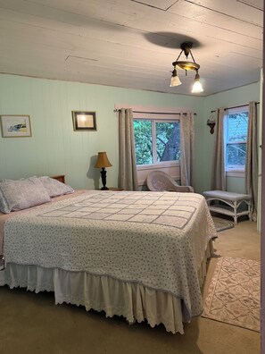 Room - Charming bungalo in quiet area of Pacific city where you walk 4 blocks to beach (Pacific City)