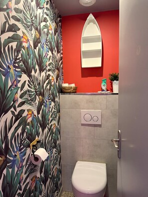 Bathroom - New Listing (Scey-sur-Saône-et-Saint-Albin)