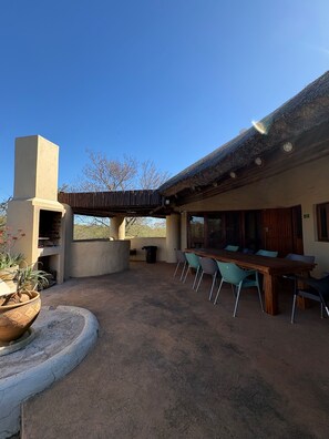 Outdoor dining - New Listing (Marloth Park)
