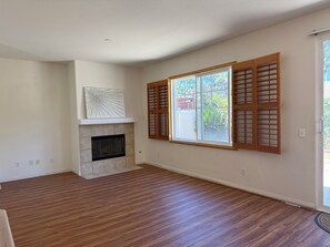 Interior - Beautiful 3-bedroom house walk to Oxnard Beach Park Great Price n Location (Oxnard)