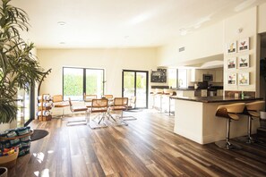 Dining - Unwind in style in this Mediterranean home nestled in Palm Springs! (Palm Springs)