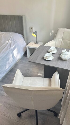 Room - Room-private Bedroom With Shared Facilit (London)