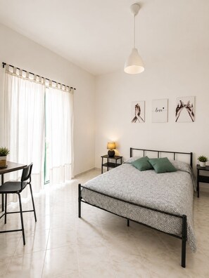 Room - New Listing (Campania)