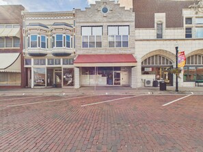 Exterior - Historic Downtown Loft: Walk to Shops, Dining & Attractions (Fort Scott)