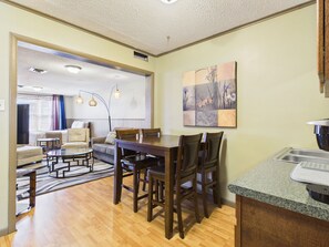 Dining - Historic Downtown Loft: Walk to Shops, Dining & Attractions (Fort Scott)