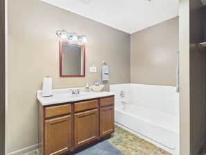 Bathroom - Historic Downtown Loft: Walk to Shops, Dining & Attractions (Fort Scott)