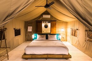 A tented room with a bed, a ceiling fan, a wall-mounted air conditioner, and two wall-mounted lights. - Autentik Penida (Klungkung)